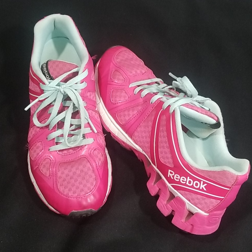 Barbie Vibes!! Reebok Zig Tech Pink Women Sneakers Tennis Shoes . 7.1/2